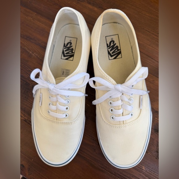Vans Authentic Sneaker in Off-White - Picture 2 of 6